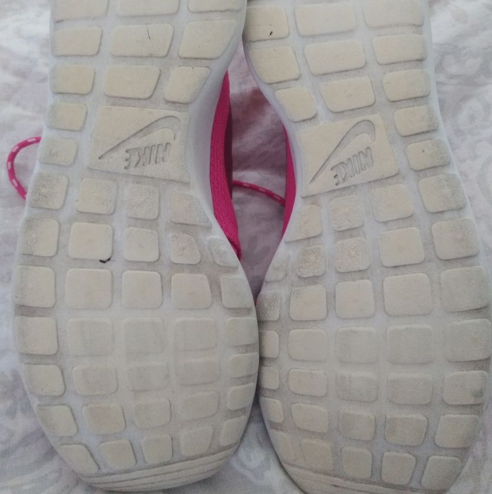 Nike Roshe Runners Womens Size 8.5 Mesh Pink Athletic Shoes - Picture 14 of 14